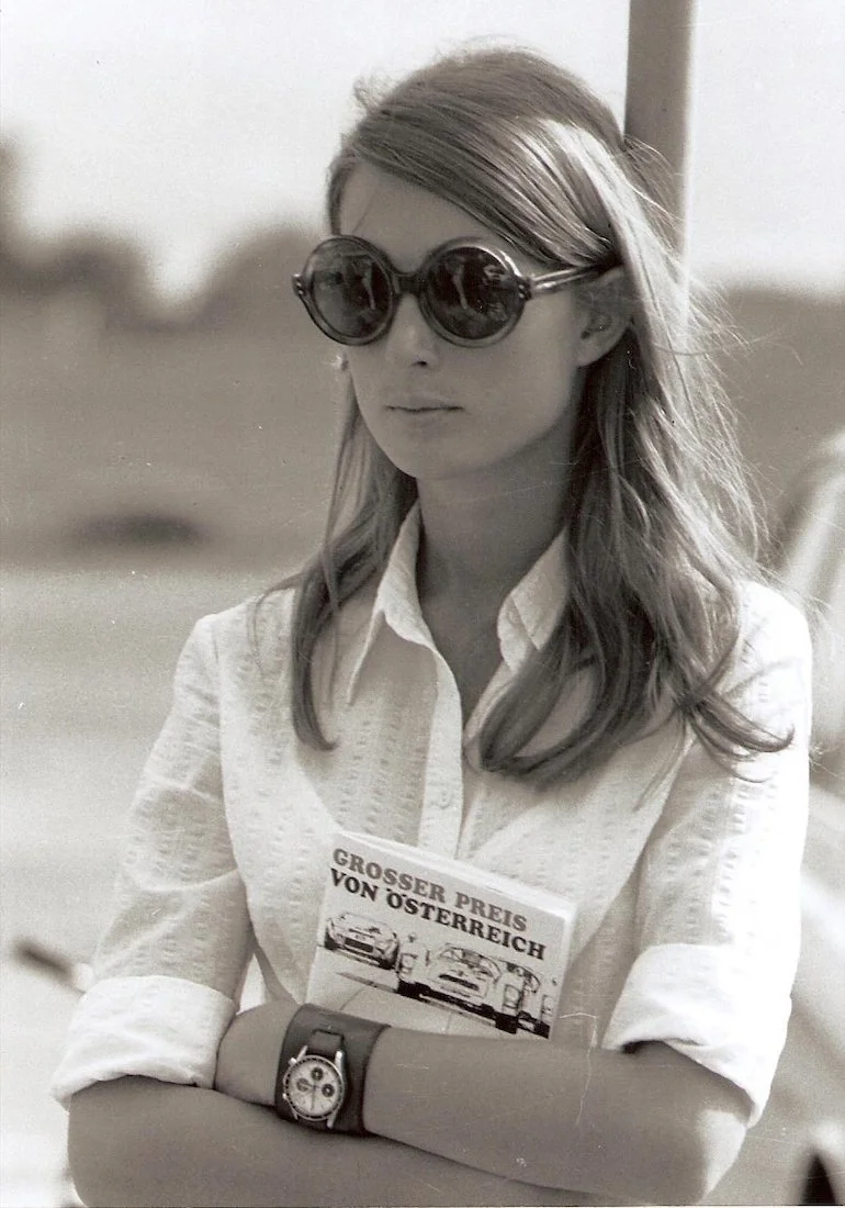 ヴァレン Introducing: Universal Genève Tribute to Compax. When Nina Rindt